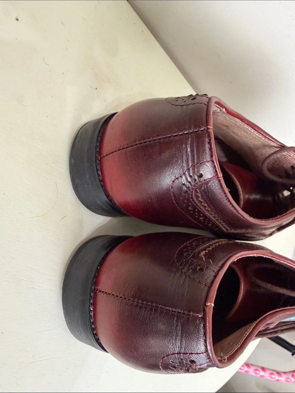 (2391) Men's Burgundy Leather Wingtip Derby Shoes, Size: 9.5